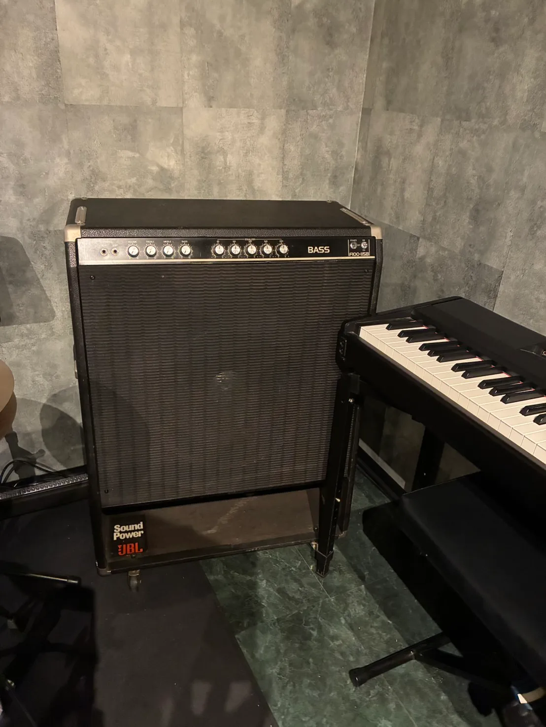 ベースアンプ (大) YAMAHA F100-Ⅱ5b 100W